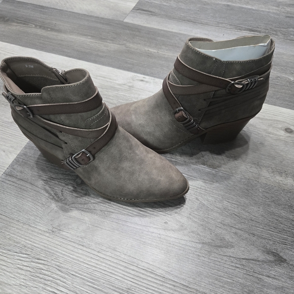 Shoes - PoP Antelope ankle mini boots in a taupe suede-like material Size 9.5